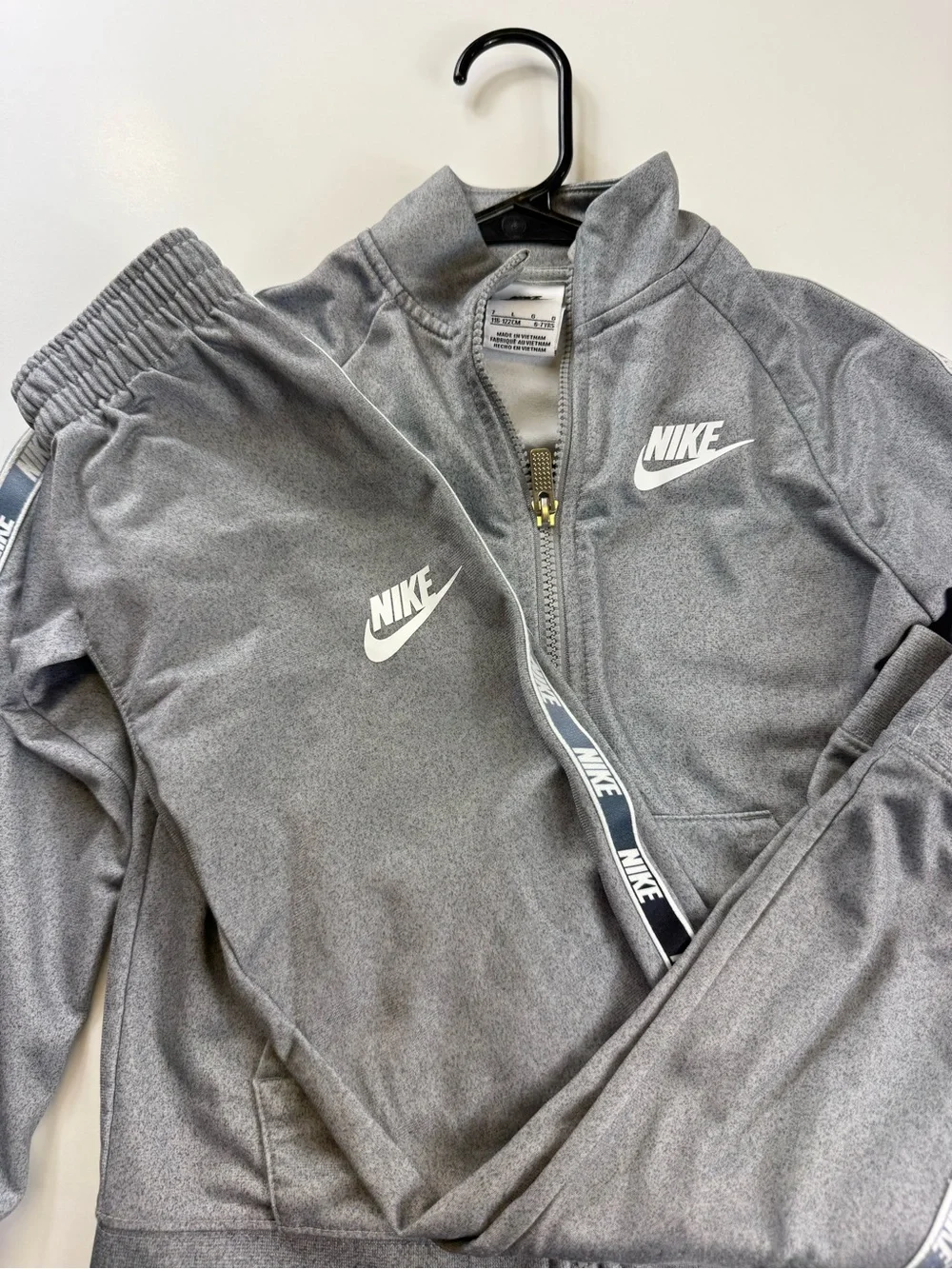 Nike boys 7 Heather Gray Performance Track Jacket with Logo